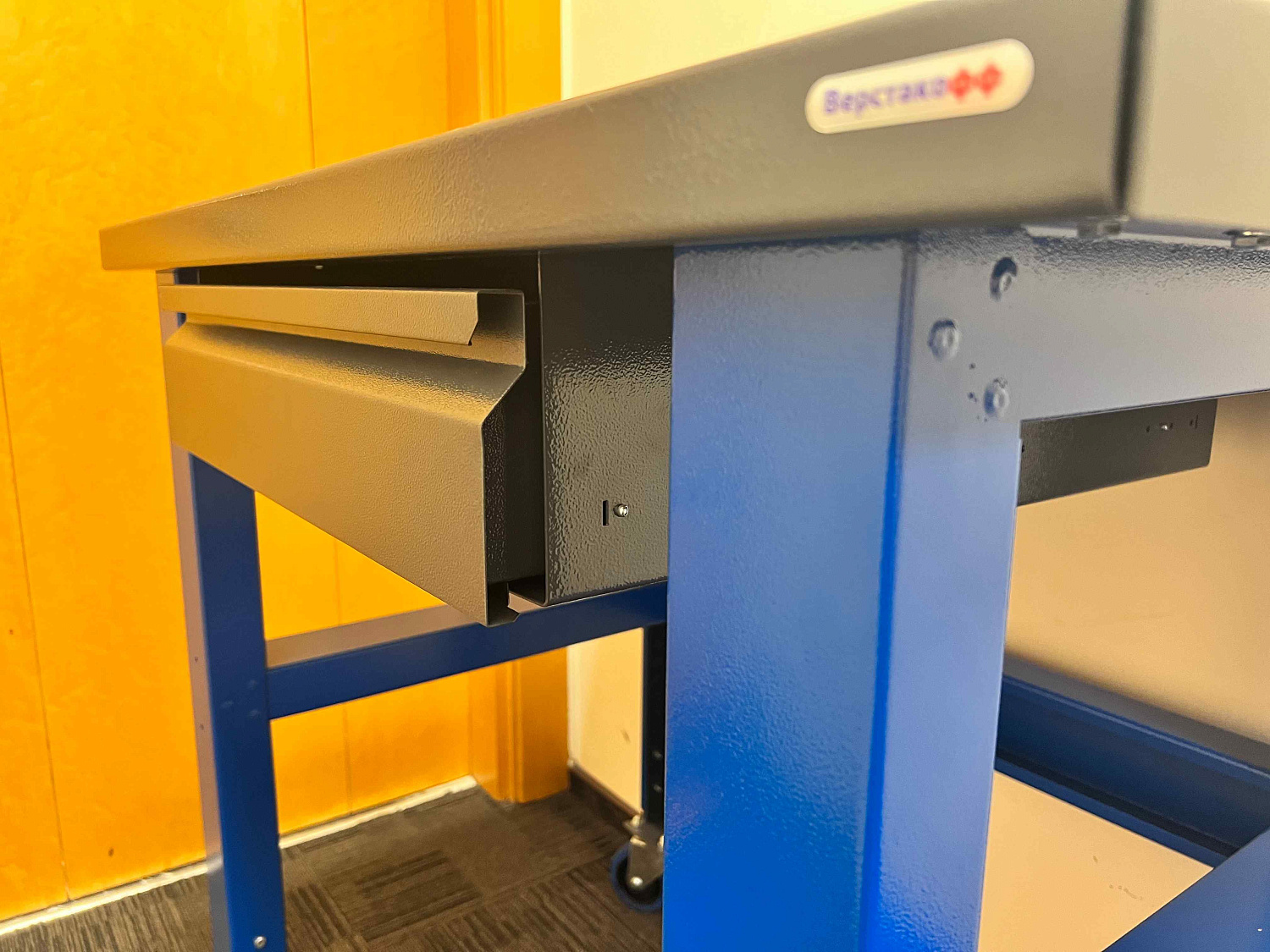 PLC 15.3 Стол металлический промышленный 1500х700 мм с тумбой